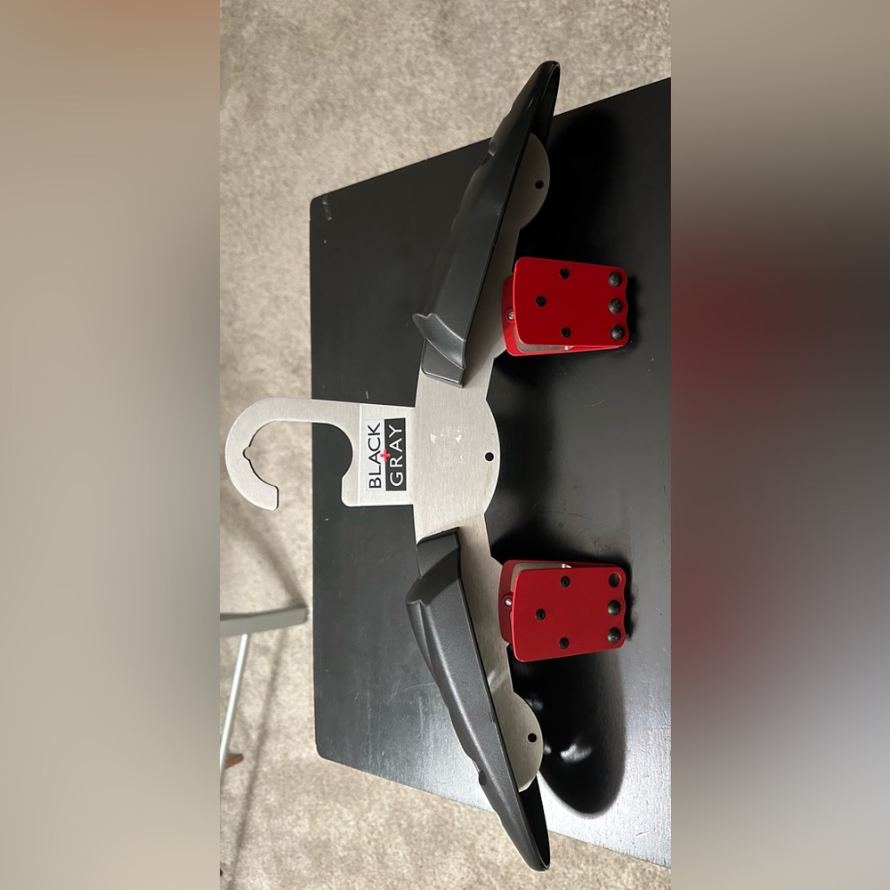 BLACK+GRAY's Hi-Per heavy-duty hanger